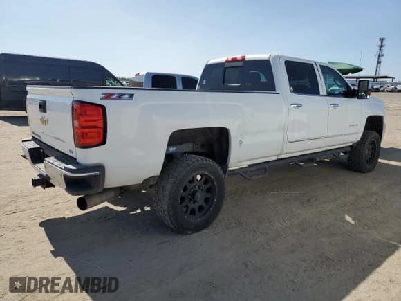 ✅ 2015 Chevrolet Silverado 2500HD LTZ • VIN: 1GC1KWE80FF586673 • Лот: 61583105. Опубликован ранее на Copart с пробегом 250 012 миль. Бесплатный доступ к архиву аукционных продаж из США и подробный отчёт об истории автомобиля на DreamBid. Изображение 3.