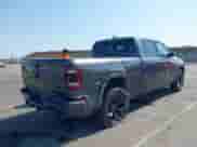 2021 Ram 1500 Limited z VIN 1C6SRFPT2MN830643, wystawiony jako IAAI lot #42416364 z przebiegiem 53 548 mil mil oraz . Historia ofert i sprzedaży dostępna na DreamBid. Obrazek 4.