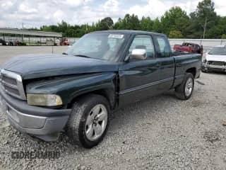 1996 Dodge 1500 z VIN 3B7HC13Z1TM157256, wystawiony jako Copart lot #59753325 z przebiegiem Nie podano mil oraz Szkoda całkowita • Salvage title. Historia ofert i sprzedaży dostępna na DreamBid. Obrazek 1.