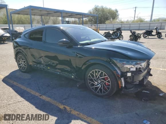 ✅ 2022 Ford Mustang Mach-E GT • VIN: 3FMTK4SX3NMA19764 • Lot: 83782365. Wystawiony na Copart z przebiegiem 3 589 mil. Bezpłatny archiwum sprzedaży aukcyjnych z USA i szczegółowy raport historii pojazdu na DreamBid. Zdjęcie 4.