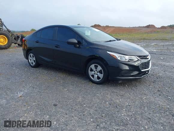 2018 Chevrolet Cruze LS z VIN 1G1BC5SM5J7158901, wystawiony jako IAAI lot #43031111 z przebiegiem 110 072 mil mil oraz . Historia ofert i sprzedaży dostępna na DreamBid. Obrazek 1.