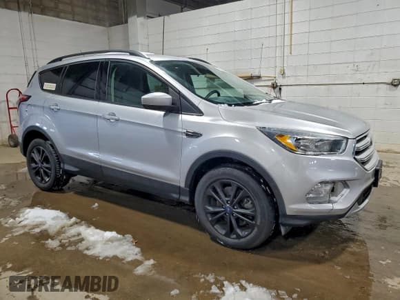 ✅ 2018 Ford Escape SE • VIN: 1FMCU9GD5JUB29436 • Lot: 95638085. Wystawiony na Copart z przebiegiem 148 370 mil. Bezpłatny archiwum sprzedaży aukcyjnych z USA i szczegółowy raport historii pojazdu na DreamBid. Zdjęcie 4.
