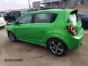 2015 Chevrolet Sonic RS z VIN 1G1JG6SB1F4169374, wystawiony jako Copart lot #41807954 z przebiegiem 82 660 mil mil oraz Szkoda całkowita • Salvage title. Historia ofert i sprzedaży dostępna na DreamBid. Obrazek 2.
