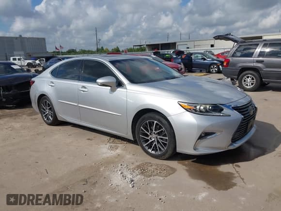 ✅ 2016 Lexus ES 330 • VIN: JTHBK1GG9G2221637 • Lot: 43197482. Listed on IAAI with 116,710 mi. Free auction sales archive from the USA and detailed vehicle history report at DreamBid. Image 1.