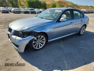 2011 BMW 3 Series 328i xDrive z VIN WBAPK7G58BNN69703, wystawiony jako Copart lot #69433395 z przebiegiem 105 680 mil mil oraz Szkoda całkowita • Salvage title. Historia ofert i sprzedaży dostępna na DreamBid. Obrazek 1.