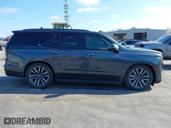 ✅ 2021 Cadillac Escalade • VIN: 1GYS4FKT6MR333998 • Lot: 43846400. Listed on IAAI with 140,123 mi. Free auction sales archive from the USA and detailed vehicle history report at DreamBid. Image 13.