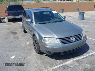 ✅ 2003 Volkswagen Passat GLX • VIN: WVWYH63BX3E462424 • Lot: 42471156. Wystawiony na IAAI z przebiegiem 255 822 mil. Bezpłatny archiwum sprzedaży aukcyjnych z USA i szczegółowy raport historii pojazdu na DreamBid. Zdjęcie 1.