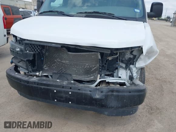 ✅ 2023 Chevrolet Express Cargo • VIN: 1GCWGAFP5P1192004 • Lot: 42060862. Wystawiony na IAAI z przebiegiem 31 706 mil. Bezpłatny archiwum sprzedaży aukcyjnych z USA i szczegółowy raport historii pojazdu na DreamBid. Zdjęcie 6.