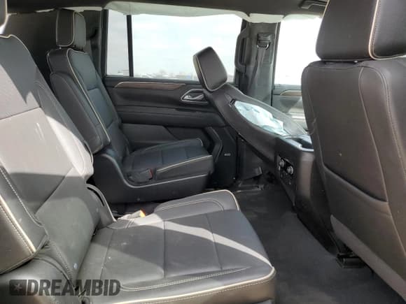 ✅ 2023 Chevrolet Suburban Premier • VIN: 1GNSKFKL5PR395013 • Lot: 47081655. Wystawiony na Copart z przebiegiem 32 971 mil. Bezpłatny archiwum sprzedaży aukcyjnych z USA i szczegółowy raport historii pojazdu na DreamBid. Zdjęcie 12.
