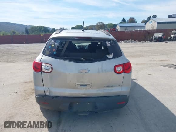 ✅ 2012 Chevrolet Traverse 1LT • VIN: 1GNKRGED7CJ156772 • Lot: 43373687. Wystawiony na IAAI z przebiegiem 117 596 mil. Bezpłatny archiwum sprzedaży aukcyjnych z USA i szczegółowy raport historii pojazdu na DreamBid. Zdjęcie 16.