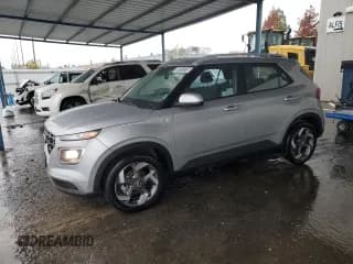 ✅ 2025 Hyundai Venue SEL • VIN: KMHRC8A38SU402815 • Lot: 92876375. Listed on Copart with 4,789 mi. Free auction sales archive from the USA and detailed vehicle history report at DreamBid. Image 1.