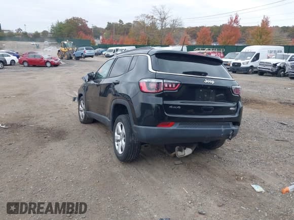 ✅ 2019 Jeep Compass Latitude • VIN: 3C4NJDBB0KT761223 • Lot: 43570553. Wystawiony na IAAI z przebiegiem 48 490 mil. Bezpłatny archiwum sprzedaży aukcyjnych z USA i szczegółowy raport historii pojazdu na DreamBid. Zdjęcie 3.
