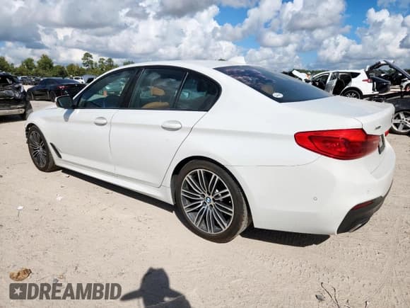 ✅ 2019 BMW 5 Series 540i xDrive • VIN: WBAJE7C55KWW14156 • Лот: 84800805. Опубликован ранее на Copart с пробегом 71 220 миль. Бесплатный доступ к архиву аукционных продаж из США и подробный отчёт об истории автомобиля на DreamBid. Изображение 2.