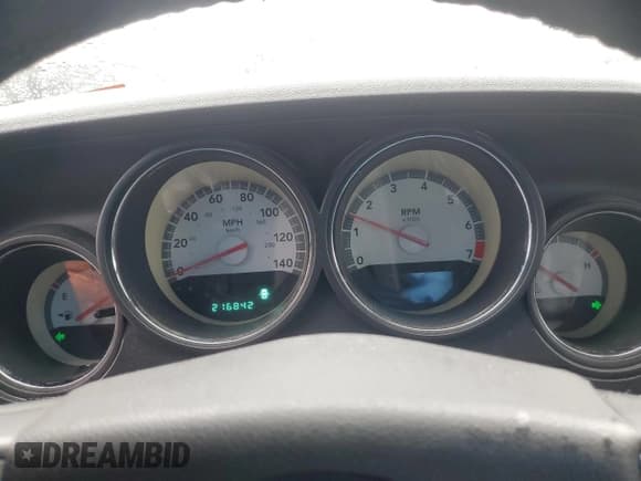 ✅ 2010 Dodge Challenger SE • VIN: 2B3CJ4DV7AH235470 • Lot: 81733034. Wystawiony na Copart z przebiegiem 216 842 mil. Bezpłatny archiwum sprzedaży aukcyjnych z USA i szczegółowy raport historii pojazdu na DreamBid. Zdjęcie 9.