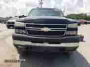2005 Chevrolet Silverado 2500HD LT with VIN 1GCHK23225F906449, listed as a Copart auction lot 62258095 with 282,218 mi miles and Clean title. Bid and sale history available at DreamBid. Image 5.