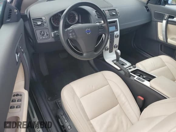 ✅ 2011 Volvo C70 • VIN: YV1672MC3BJ107900 • Lot: 74517474. Wystawiony na Copart z przebiegiem 5 628 mil. Bezpłatny archiwum sprzedaży aukcyjnych z USA i szczegółowy raport historii pojazdu na DreamBid. Zdjęcie 8.