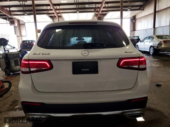 ✅ 2018 Mercedes-Benz GLC 300 • VIN: WDC0G4KB7JV094331 • Lot: 91039075. Wystawiony na Copart z przebiegiem 96 474 mil. Bezpłatny archiwum sprzedaży aukcyjnych z USA i szczegółowy raport historii pojazdu na DreamBid. Zdjęcie 6.