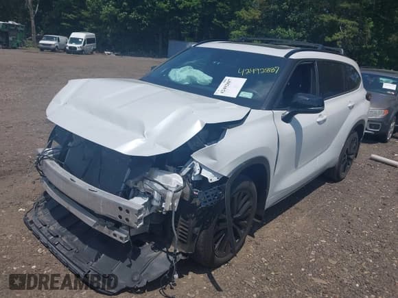 ✅ 2024 Toyota Highlander LE • VIN: 5TDKDRBH0RS548417 • Лот: 42492887. Опубликован ранее на IAAI с пробегом 14 936 миль. Бесплатный доступ к архиву аукционных продаж из США и подробный отчёт об истории автомобиля на DreamBid. Изображение 18.