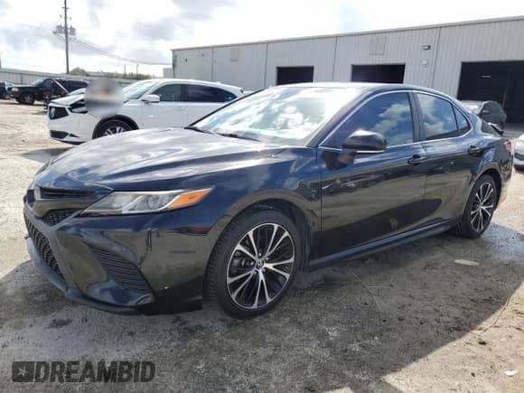 2019 Toyota Camry LE z VIN 4T1B11HK7KU772276, wystawiony jako Copart lot #85113915 z przebiegiem 85 306 mil mil oraz Szkoda całkowita • Salvage title. Historia ofert i sprzedaży dostępna na DreamBid. Obrazek 1.