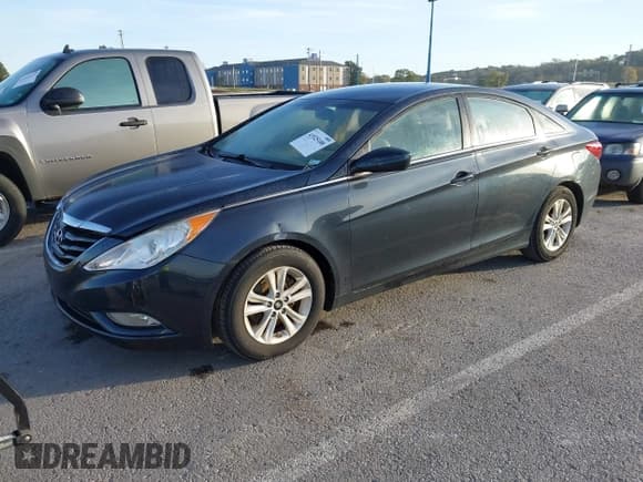 ✅ 2013 Hyundai Sonata GLS • VIN: 5NPEB4AC3DH730171 • Лот: 43525188. Опубликован ранее на IAAI с пробегом 126 873 миль. Бесплатный доступ к архиву аукционных продаж из США и подробный отчёт об истории автомобиля на DreamBid. Изображение 2.