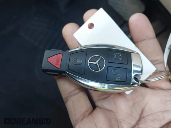 ✅ 2013 Mercedes-Benz GLK 250 • VIN: WDCGG0EB3DG125330 • Лот: 43563592. Опубликован ранее на IAAI с пробегом 157 750 миль. Бесплатный доступ к архиву аукционных продаж из США и подробный отчёт об истории автомобиля на DreamBid. Изображение 11.