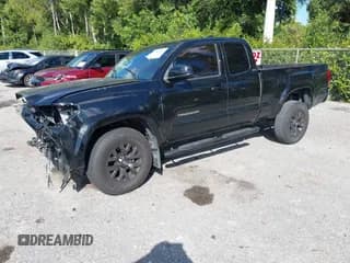 ✅ 2021 Toyota Tacoma SR • VIN: 3TYRZ5CN3MT007906 • Lot: 43500343. Wystawiony na IAAI z przebiegiem 90 237 mil. Bezpłatny archiwum sprzedaży aukcyjnych z USA i szczegółowy raport historii pojazdu na DreamBid. Zdjęcie 2.