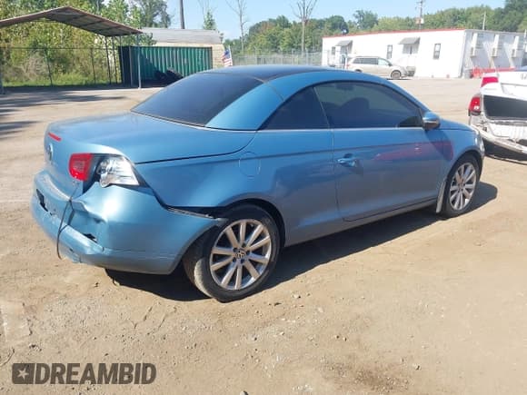 ✅ 2010 Volkswagen Eos • VIN: WVWAA7AH1AV018218 • Лот: 43142624. Опубликован ранее на IAAI с пробегом 264 512 миль. Бесплатный доступ к архиву аукционных продаж из США и подробный отчёт об истории автомобиля на DreamBid. Изображение 4.