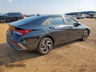 ✅ 2025 Hyundai Elantra SEL Sport • VIN: KMHLM4DG7SU979877 • Lot: 71058615. Listed on Copart with 6,893 mi. Free auction sales archive from the USA and detailed vehicle history report at DreamBid. Image 3.