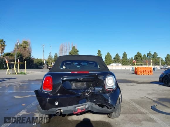 ✅ 2019 MINI Convertible Cooper • VIN: WMWWG5C59K3D01765 • Lot: 41381003. Wystawiony na IAAI z przebiegiem 53 760 mil. Bezpłatny archiwum sprzedaży aukcyjnych z USA i szczegółowy raport historii pojazdu na DreamBid. Zdjęcie 16.