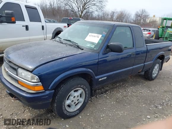✅ 2000 Chevrolet S-10 LS • VIN: 1GCDT19W1YK191739 • Лот: 41918370. Опубликован ранее на IAAI с пробегом 118 797 миль. Бесплатный доступ к архиву аукционных продаж из США и подробный отчёт об истории автомобиля на DreamBid. Изображение 2.
