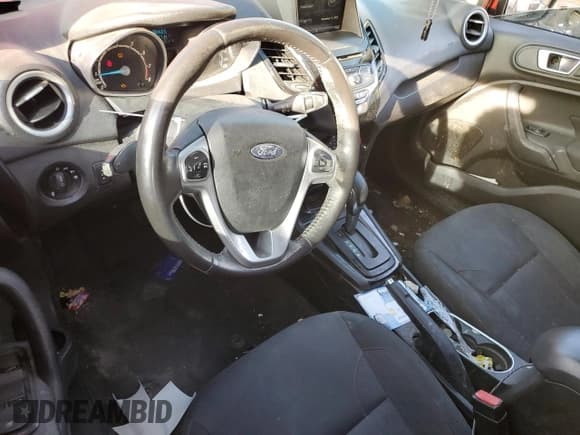 ✅ 2015 Ford Fiesta SE • VIN: 3FADP4EJ7FM205591 • Lot: 92529945. Wystawiony na Copart z przebiegiem 132 714 mil. Bezpłatny archiwum sprzedaży aukcyjnych z USA i szczegółowy raport historii pojazdu na DreamBid. Zdjęcie 8.