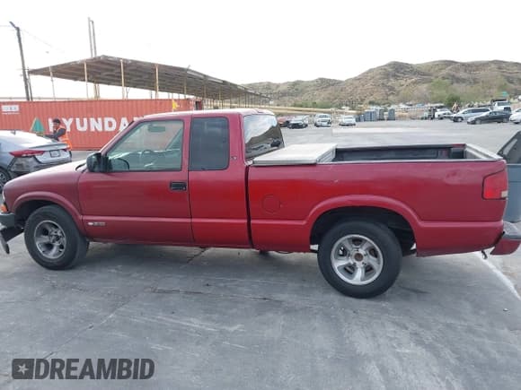 ✅ 2002 Chevrolet S-10 • VIN: 1GCCS19W928137964 • Лот: 41692833. Опубликован ранее на IAAI с пробегом 233 830 миль. Бесплатный доступ к архиву аукционных продаж из США и подробный отчёт об истории автомобиля на DreamBid. Изображение 15.