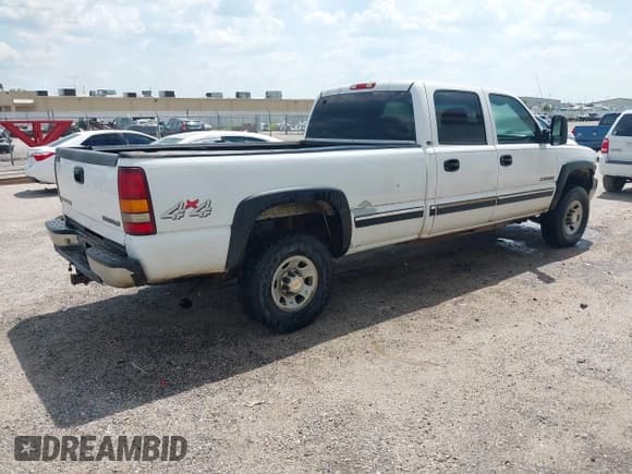✅ 2001 Chevrolet Silverado 2500HD LT3 • VIN: 1GCHK23G11F201003 • Лот: 42704499. Опубликован ранее на IAAI с пробегом 171 302 миль. Бесплатный доступ к архиву аукционных продаж из США и подробный отчёт об истории автомобиля на DreamBid. Изображение 4.