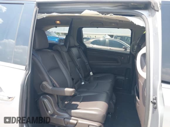 ✅ 2018 Honda Odyssey Elite • VIN: 5FNRL6H98JB062513 • Lot: 42126318. Listed on IAAI with 75,589 mi. Free auction sales archive from the USA and detailed vehicle history report at DreamBid. Image 8.