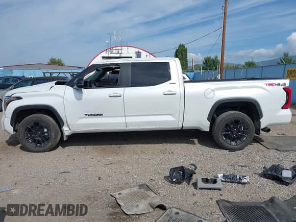 ✅ 2025 Toyota Tundra Limited • VIN: 5TFWA5EC8SX037637 • Лот: 42899740. Опубликован ранее на IAAI с пробегом 9 159 миль. Бесплатный доступ к архиву аукционных продаж из США и подробный отчёт об истории автомобиля на DreamBid. Изображение 15.