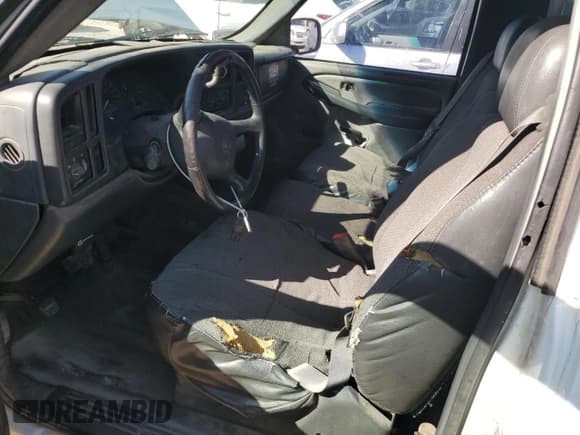 ✅ 2000 Chevrolet Silverado 1500 • VIN: 1GCEC14W4YE328165 • Лот: 65679154. Опубликован ранее на Copart с пробегом Не указан. Бесплатный доступ к архиву аукционных продаж из США и подробный отчёт об истории автомобиля на DreamBid. Изображение 7.