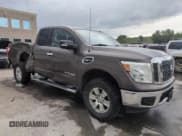 ✅ 2017 Nissan Titan S • VIN: 1N6AA1CJ2HN553031 • Lot: 59764065. Wystawiony na Copart z przebiegiem 148 012 mil. Bezpłatny archiwum sprzedaży aukcyjnych z USA i szczegółowy raport historii pojazdu na DreamBid. Zdjęcie 4.