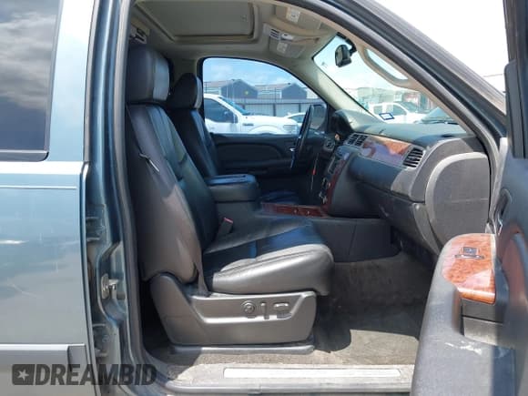 ✅ 2008 Chevrolet Tahoe LTZ • VIN: 1GNFC130X8R246412 • Lot: 42036654. Listed on IAAI with 231,287 mi. Free auction sales archive from the USA and detailed vehicle history report at DreamBid. Image 5.