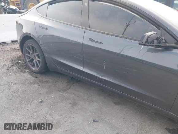 ✅ 2023 Tesla Model 3 • VIN: 5YJ3E1EAXPF658040 • Lot: 41657939. Wystawiony na IAAI z przebiegiem 39 268 mil. Bezpłatny archiwum sprzedaży aukcyjnych z USA i szczegółowy raport historii pojazdu na DreamBid. Zdjęcie 20.
