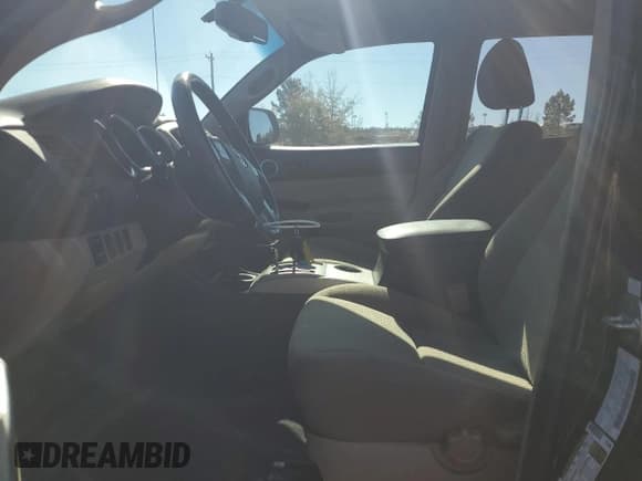 ✅ 2013 Toyota Tacoma PreRunner • VIN: 3TMJU4GN8DM140835 • Lot: 92423635. Listed on Copart with 198,471 mi. Free auction sales archive from the USA and detailed vehicle history report at DreamBid. Image 7.