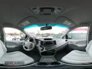 ✅ 2012 Toyota Sienna LE • VIN: 5TDKK3DC5CS201628 • Lot: 43640805. Wystawiony na IAAI z przebiegiem 104 449 mil. Bezpłatny archiwum sprzedaży aukcyjnych z USA i szczegółowy raport historii pojazdu na DreamBid. Zdjęcie 18.