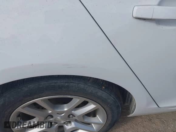 2014 Chevrolet Malibu LT z VIN 1G11C5SL5EF168603, wystawiony jako IAAI lot #43313799 z przebiegiem 123 263 mil mil oraz . Historia ofert i sprzedaży dostępna na DreamBid. Obrazek 12.