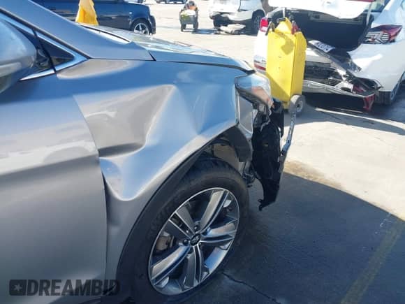 2015 Hyundai Santa Fe Limited z VIN KM8SR4HF6FU099631, wystawiony jako IAAI lot #43541205 z przebiegiem 209 264 mil mil oraz . Historia ofert i sprzedaży dostępna na DreamBid. Obrazek 18.