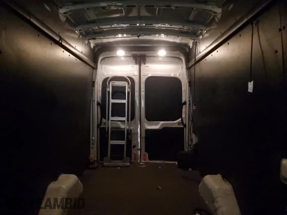 ✅ 2016 Ford Transit Cargo • VIN: 1FTYR3XM2GKA72822 • Lot: 53126795. Wystawiony na Copart z przebiegiem 170 535 mil. Bezpłatny archiwum sprzedaży aukcyjnych z USA i szczegółowy raport historii pojazdu na DreamBid. Zdjęcie 10.