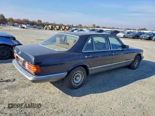 ✅ 1983 Mercedes-Benz 380 • VIN: WDB12603312037150 • Лот: 94060095. Опубликован ранее на Copart с пробегом 117 135 миль. Бесплатный доступ к архиву аукционных продаж из США и подробный отчёт об истории автомобиля на DreamBid. Изображение 3.