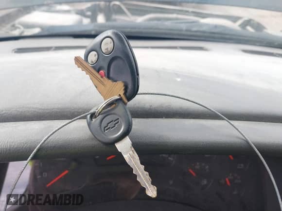 2005 Chevrolet Tahoe LS с VIN 1GNEC13Z15R203115, выставлен на аукционе IAAI как лот 43572478 с пробегом 215 996 миль миль и . История ставок и продаж доступна на DreamBid. Изображение 11.