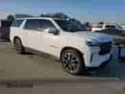 ✅ 2021 Chevrolet Suburban RST • VIN: 1GNSCEKDXMR209607 • Lot: 74086874. Wystawiony na Copart z przebiegiem 77 355 mil. Bezpłatny archiwum sprzedaży aukcyjnych z USA i szczegółowy raport historii pojazdu na DreamBid. Zdjęcie 4.