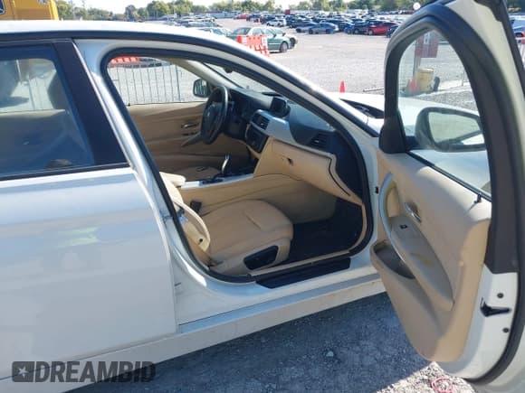 ✅ 2013 BMW 3 Series 328i xDrive • VIN: WBA3B5C58DF593490 • Лот: 43153778. Опубликован ранее на IAAI с пробегом 152 275 миль. Бесплатный доступ к архиву аукционных продаж из США и подробный отчёт об истории автомобиля на DreamBid. Изображение 5.