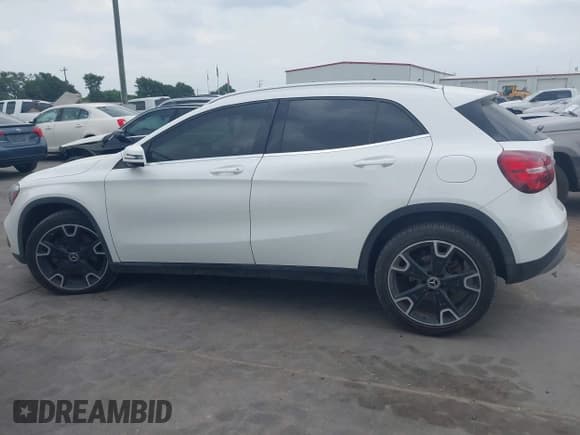 ✅ 2019 Mercedes-Benz GLA 250 • VIN: WDCTG4EB0KU000628 • Lot: 42170428. Wystawiony na IAAI z przebiegiem 119 915 mil. Bezpłatny archiwum sprzedaży aukcyjnych z USA i szczegółowy raport historii pojazdu na DreamBid. Zdjęcie 14.