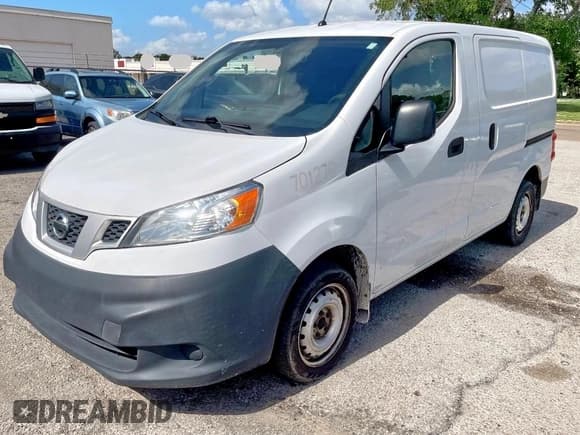 ✅ 2018 Nissan NV200 S • VIN: 3N6CM0KN0JK705415 • Лот: 62221645. Опубликован ранее на Copart с пробегом 263 846 миль. Бесплатный доступ к архиву аукционных продаж из США и подробный отчёт об истории автомобиля на DreamBid. Изображение 2.